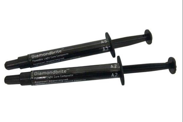 Даймондбрайт Флоу / Diamondbrite Flowable (A3) - жидкотекучий микрогибридный композит свотового отверждения (1шпр*2г), Diamondbrite / США